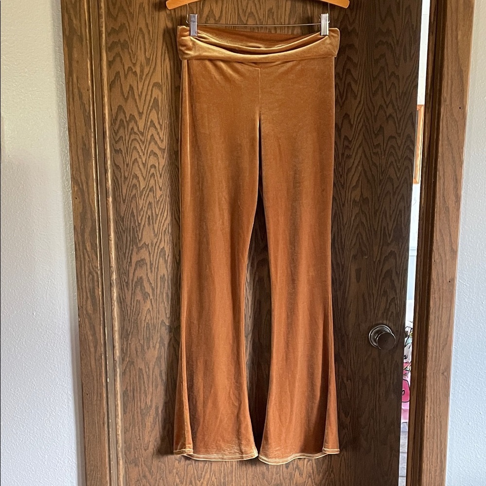 Velvet Flare Pants in‎ Mustard